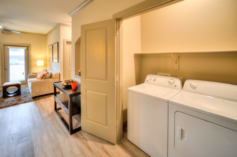 Building Photo - 6520 Jamail Dr