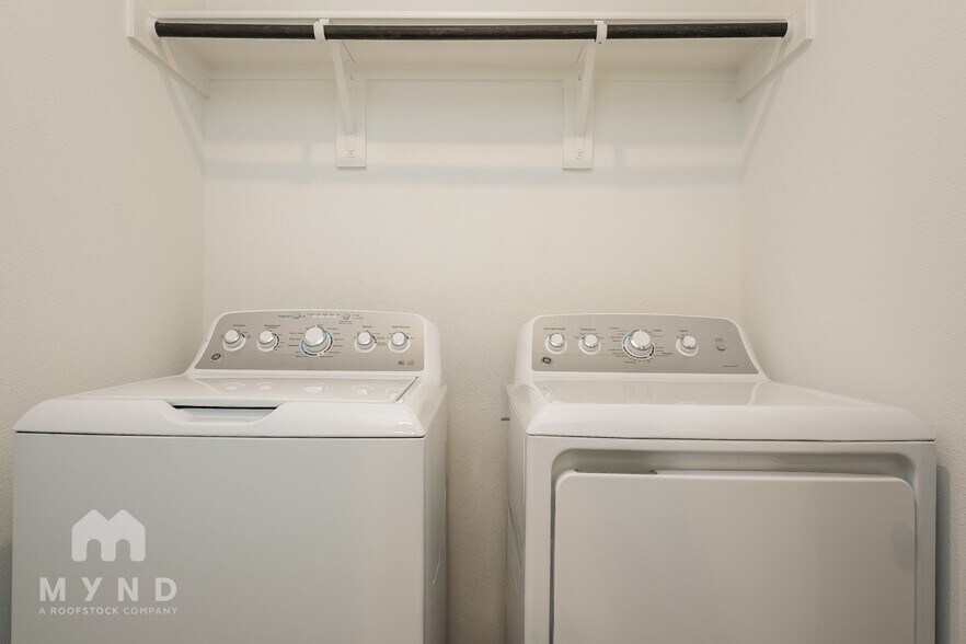 Building Photo - 2712 Mistwood Dr