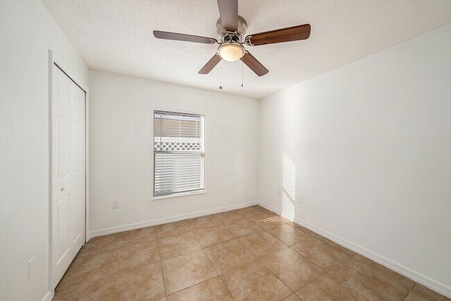 Building Photo - 1020 Brenton Leaf Dr