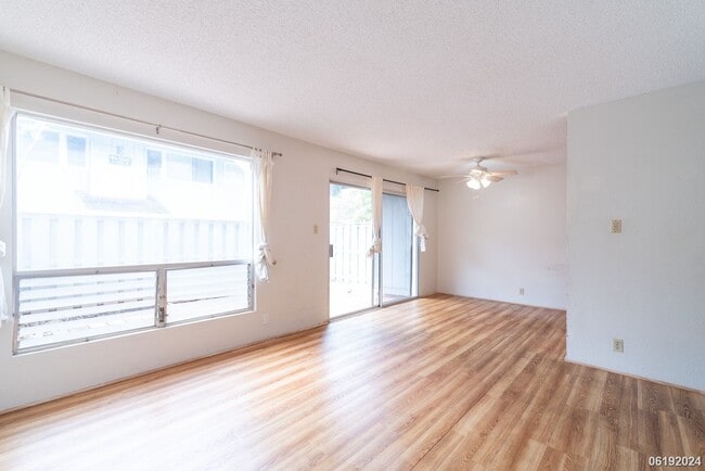 Building Photo - Desirable 2BR/1BA/1PKG in Waipio!! 94-1041...