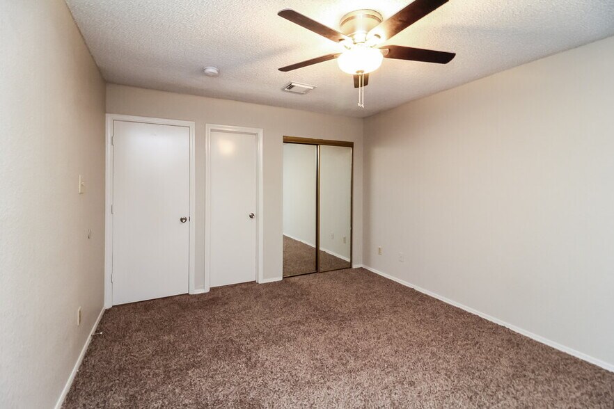 Building Photo - 635 Las Brisas Dr