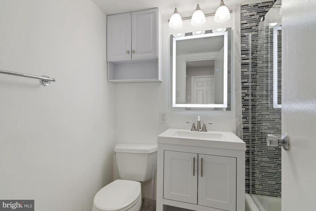 Building Photo - 1260 21st St NW