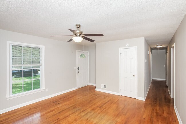 Building Photo - 1605 Edgemore Rd