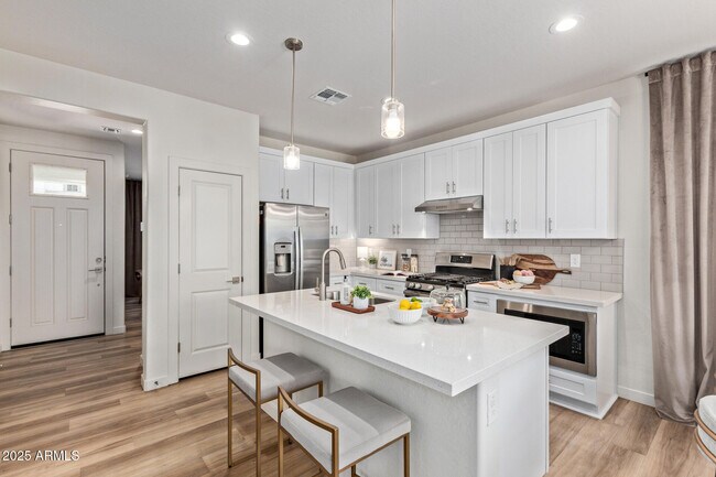 Building Photo - 1511 W Sierra Vista Dr