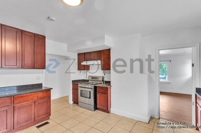 Building Photo - 1008 92nd Ave