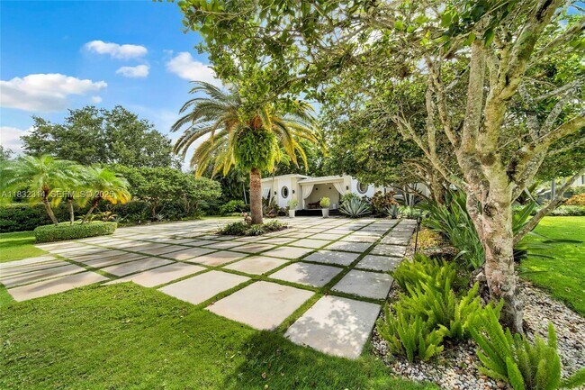 Building Photo - 6645 SW 73rd Ct