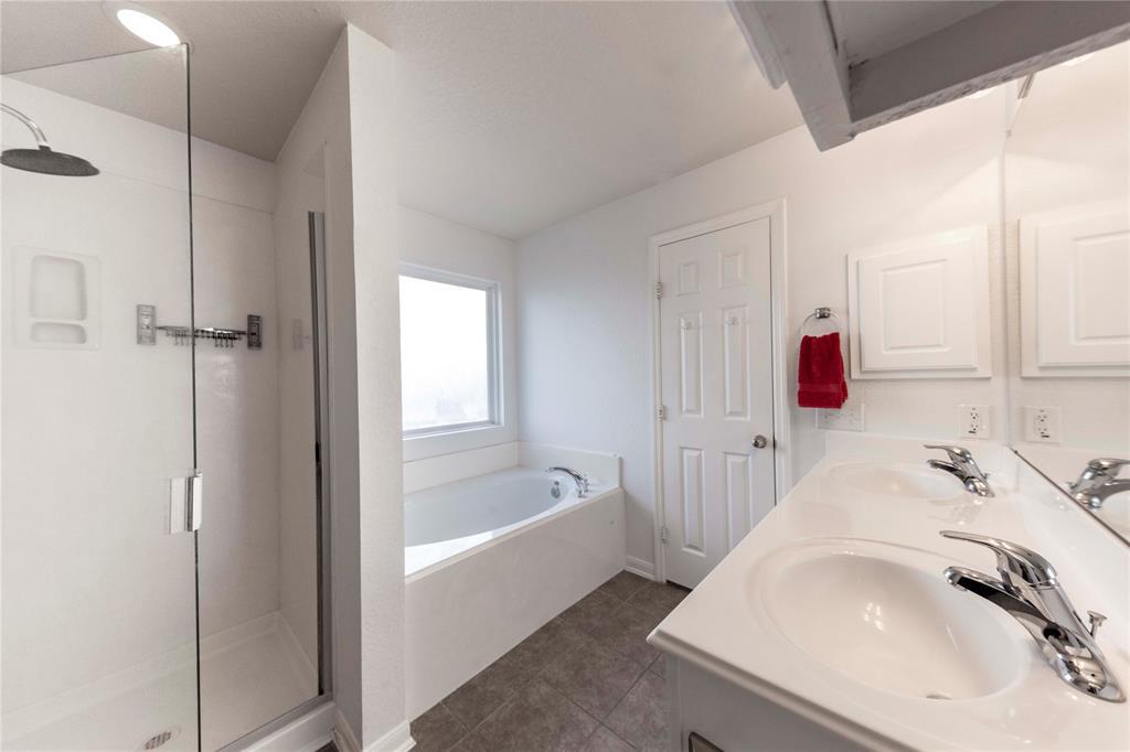 Building Photo - 13907 Bonnetbriar Ln