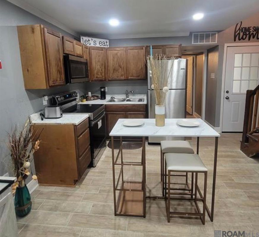 Building Photo - 277 Chatsworth St