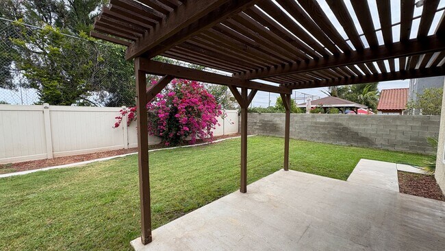 Building Photo - Spacious 4-Bedroom Home Near Centennial High School in Corona