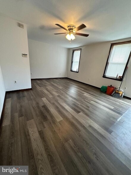 Building Photo - 2530 E Cambria St