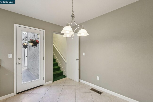 Building Photo - 1035 Alta Mesa Dr