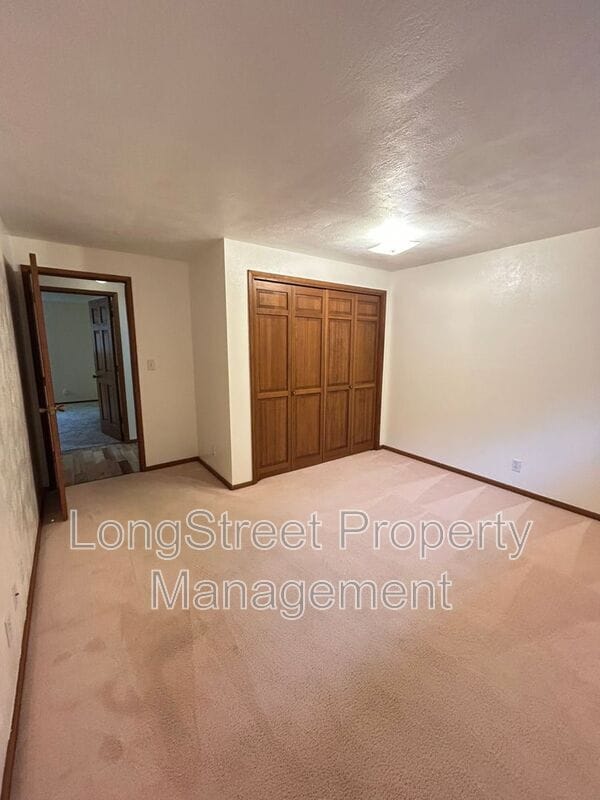 Building Photo - 3325 NW Circle Blvd