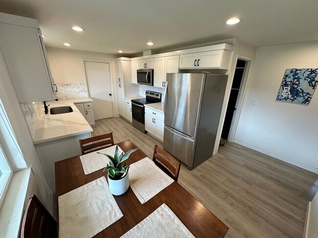 Building Photo - Cozy updated 2 bedroom South Tacoma Rambler