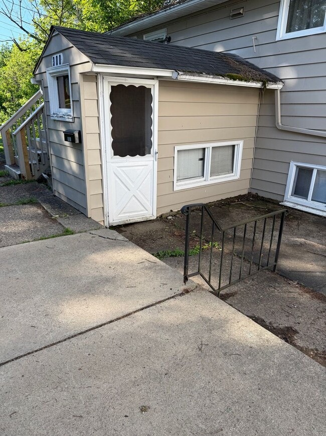 Building Photo - 300 Vincennes Ave
