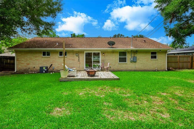 Building Photo - 5502 Effingham Dr