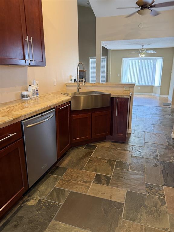 Building Photo - 2241 Heatheroak Dr