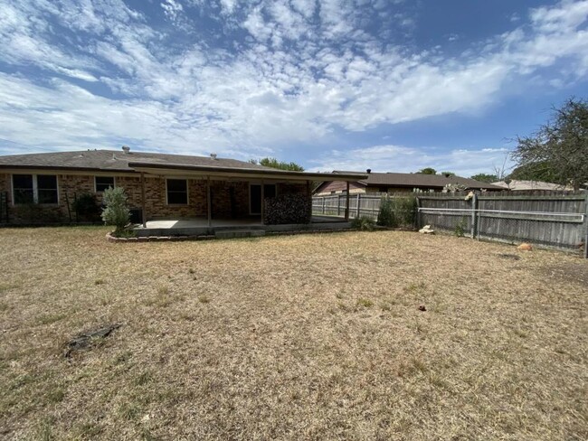 Building Photo - 1122 Rhonda Lee St