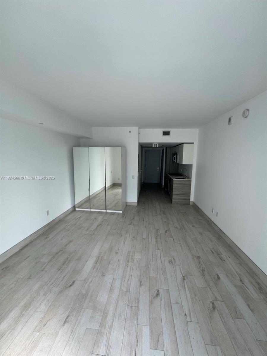 Building Photo - 1300 Brickell Bay Dr