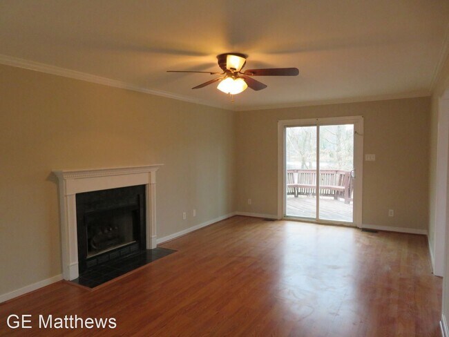 Building Photo - 4 br, 2.5 bath House - 120 Lakeside Drive