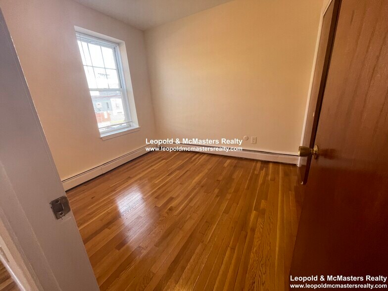 Building Photo - 164 North Beacon St