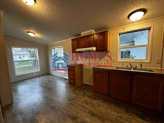 Building Photo - Three Bedroom | Two Bath House