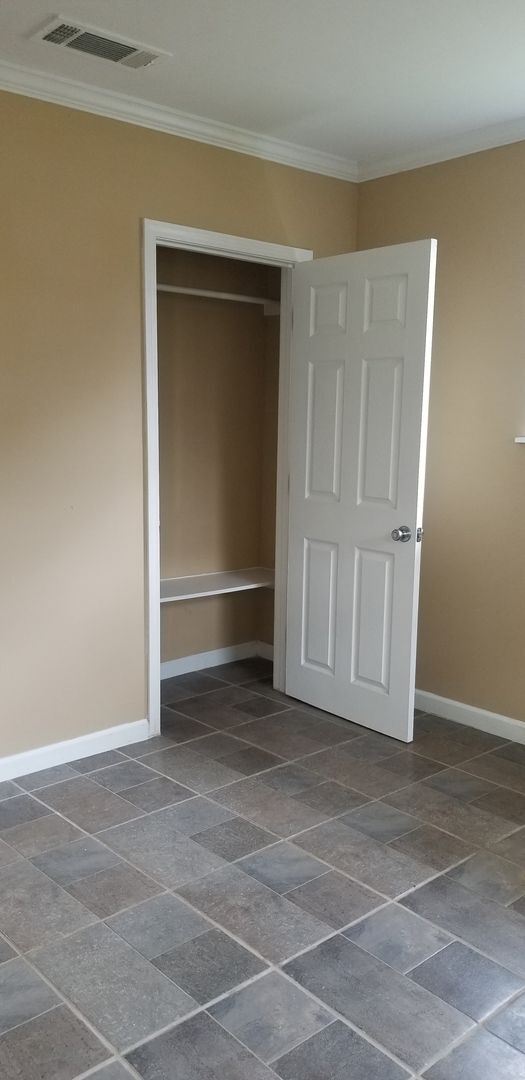 Building Photo - DL Benzer Properties, LLC-786 Burbridge