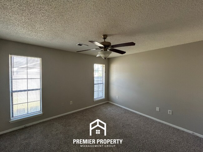 Building Photo - 6200 Somerset Cove