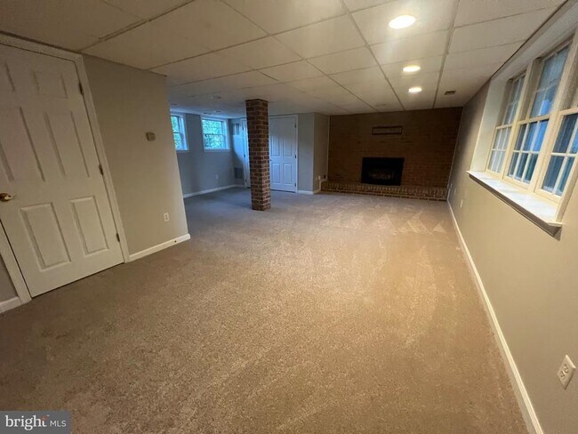 Building Photo - 2821 Southview Rd