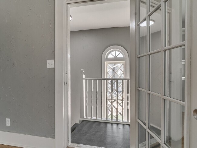 Building Photo - 1300 NW 15th St