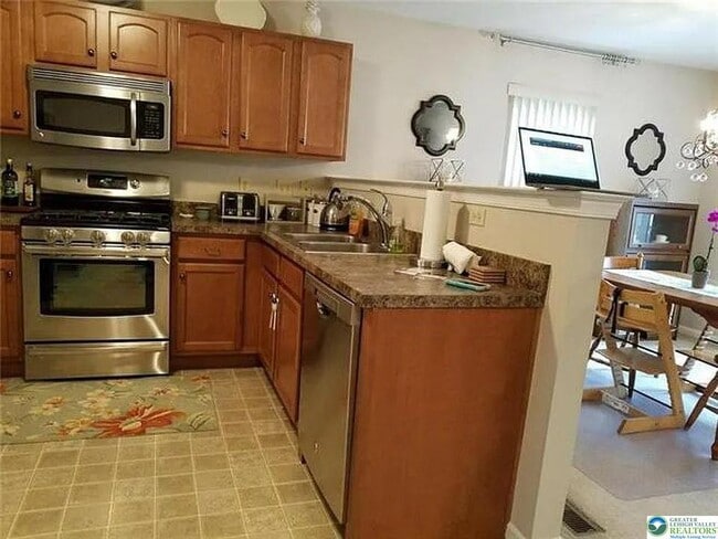 Building Photo - 6850 Hunt Dr
