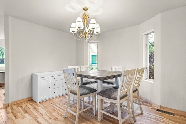 Building Photo - Beautiful 3BR Home in Forbes Lake – North Rose Hill, Kirkland