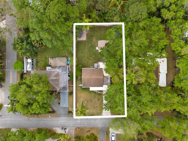 Building Photo - 6820 SW 77th Terrace