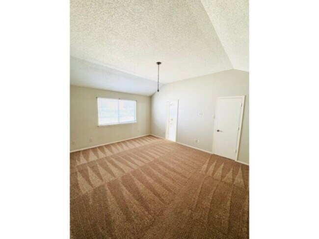 Building Photo - For Lease  $2,500/month ; $2,500 deposit D...