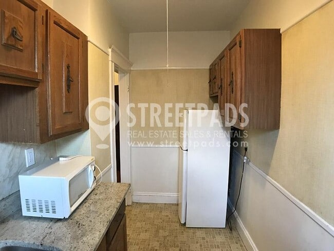 Building Photo - bedroom in Malden MA 02148