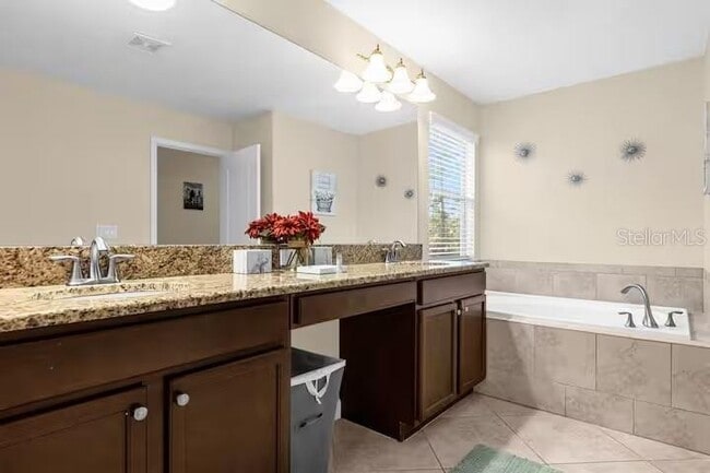 Building Photo - 8802 Bamboo Palm Ct