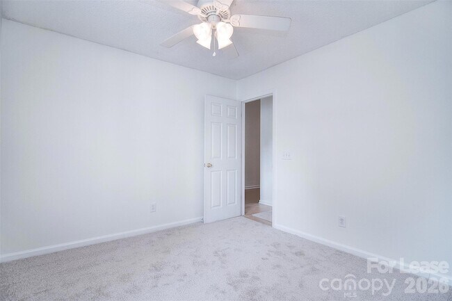 Building Photo - 550 Carlisle Dr