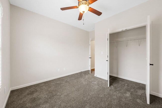 Building Photo - 4 Bedroom Pet Friendly Home For Rent!
