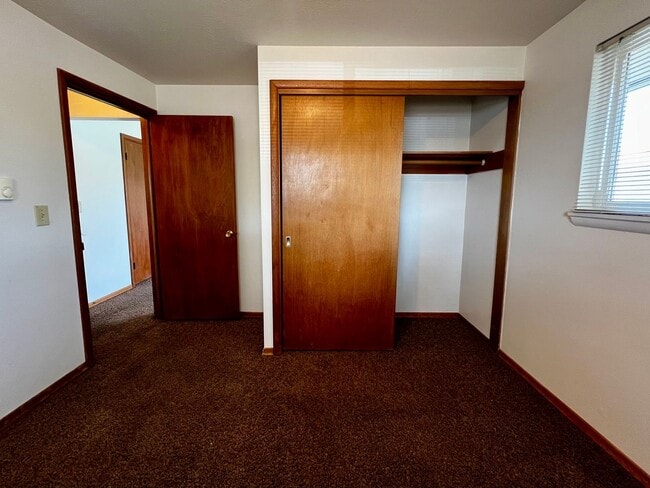 Building Photo - r1000