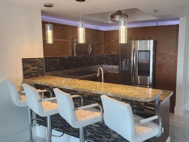 Building Photo - 2681 N Flamingo Rd