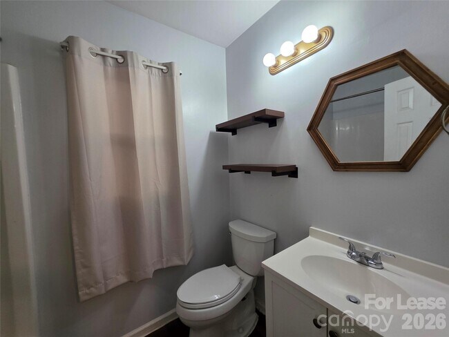 Building Photo - 221 Auten Cir