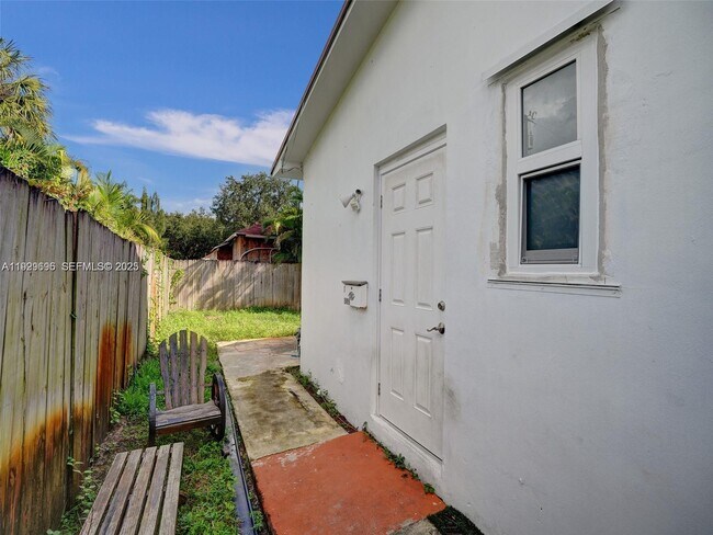 Building Photo - 15455 N Miami Ave