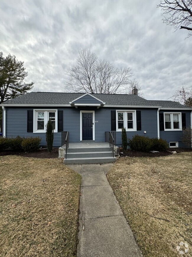 Building Photo - UPDATED THREE BEDROOM HOME in UPPER SAUCON