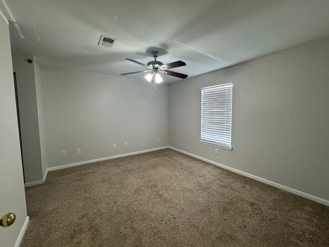 Building Photo - Gated Community - 1 Bedroom minutes to Ame...