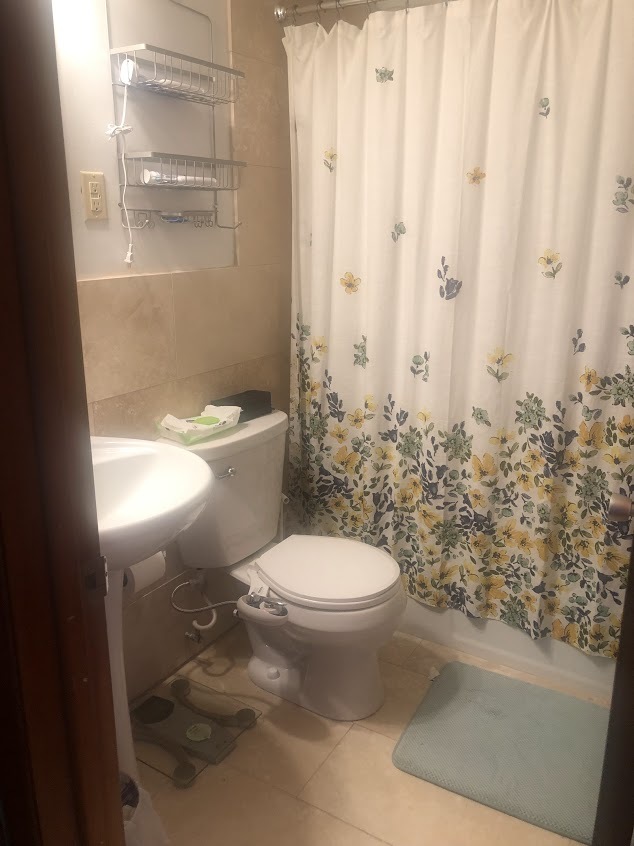 bath - 307 S Prairie St