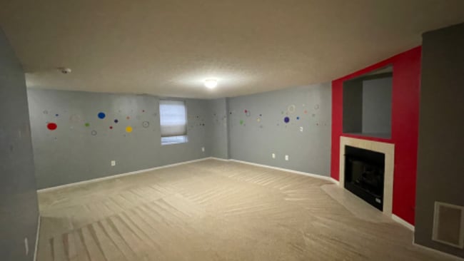 Building Photo - 593 Lazelle Rd