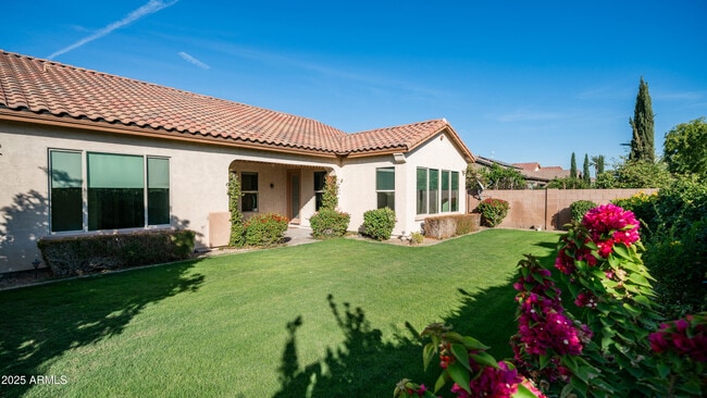 Building Photo - 561 W Yellowstone Way