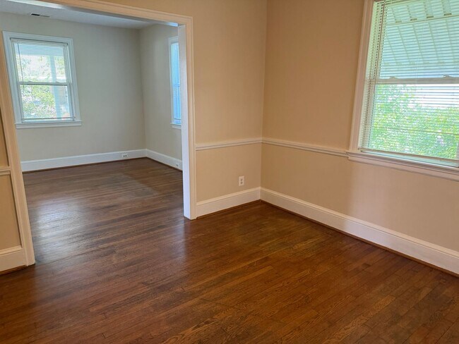 Building Photo - Spacious home close to METRO, Uof MD, etc.