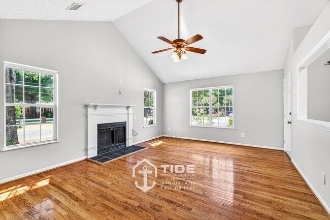 Building Photo - Modern Living in the Heart of West Ashley