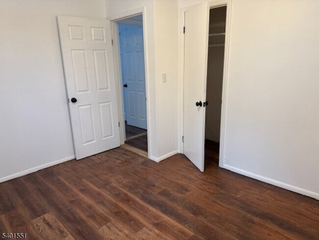 Building Photo - 59 Lakeview Dr