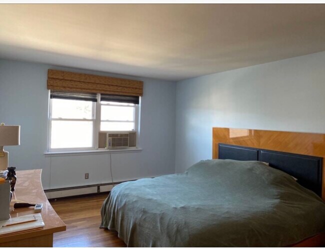 Building Photo - 364 Hoover Ave